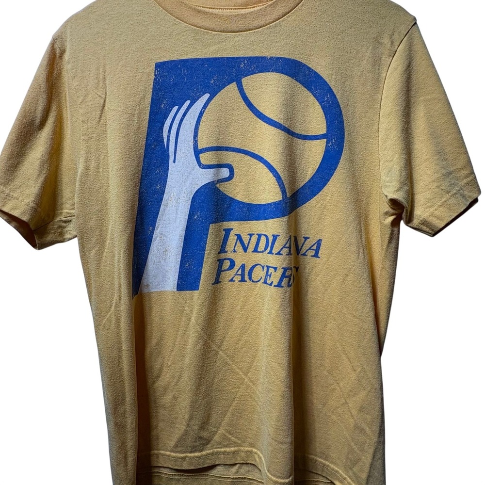 VTG Classic Indiana Pacers T-Shirt Mens Medium Yellow Blue Graphic Short Sleeve